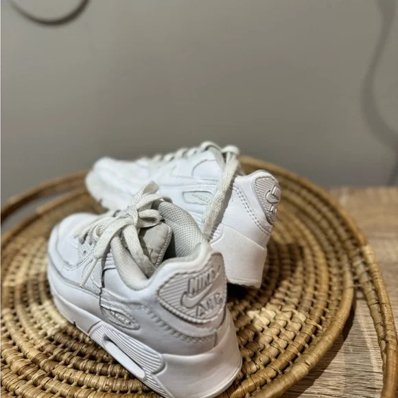 Kid white Nike air maxes - Picture 7 of 7